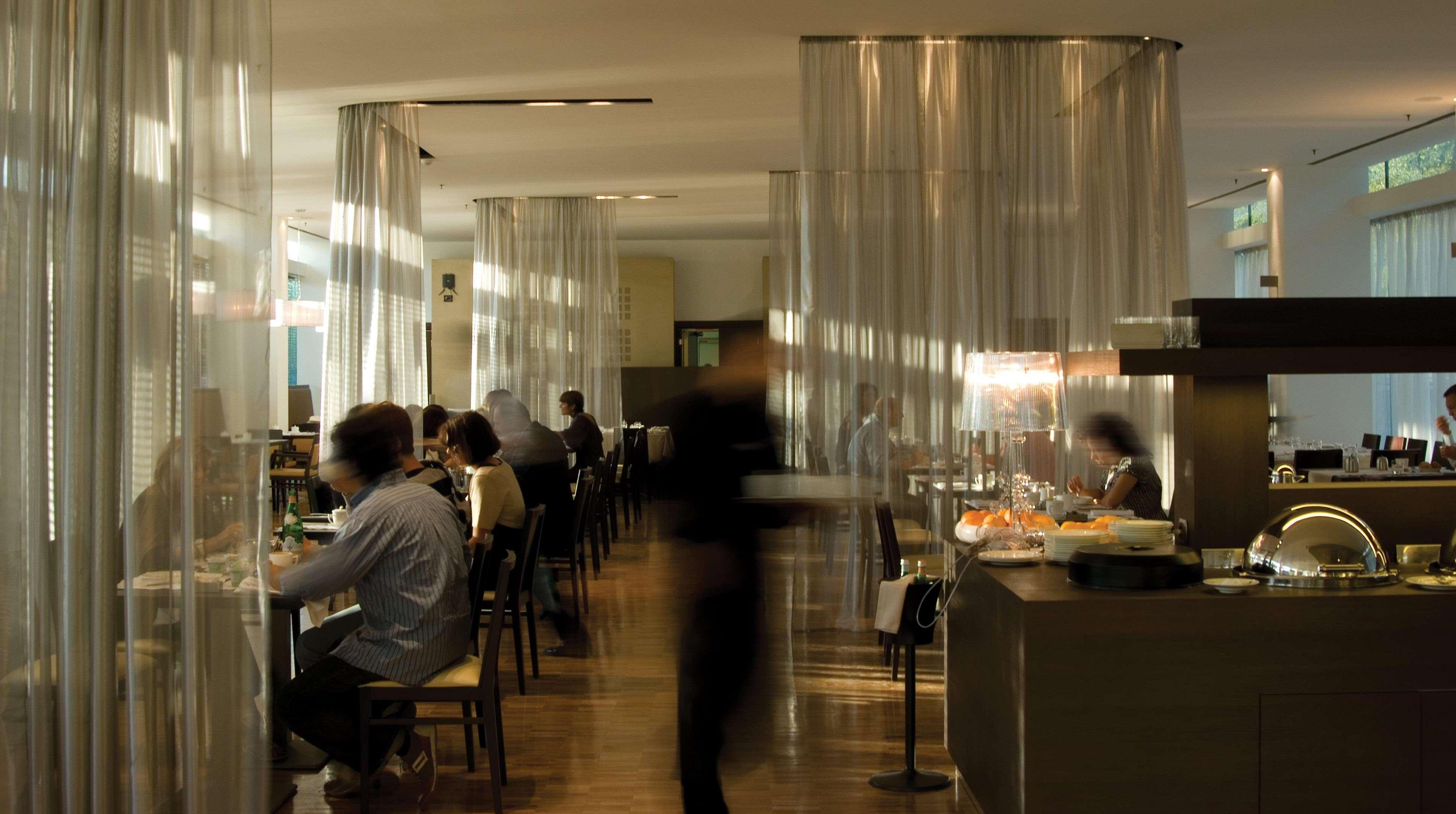 Doubletree By Hilton Milan Hotel Exterior photo