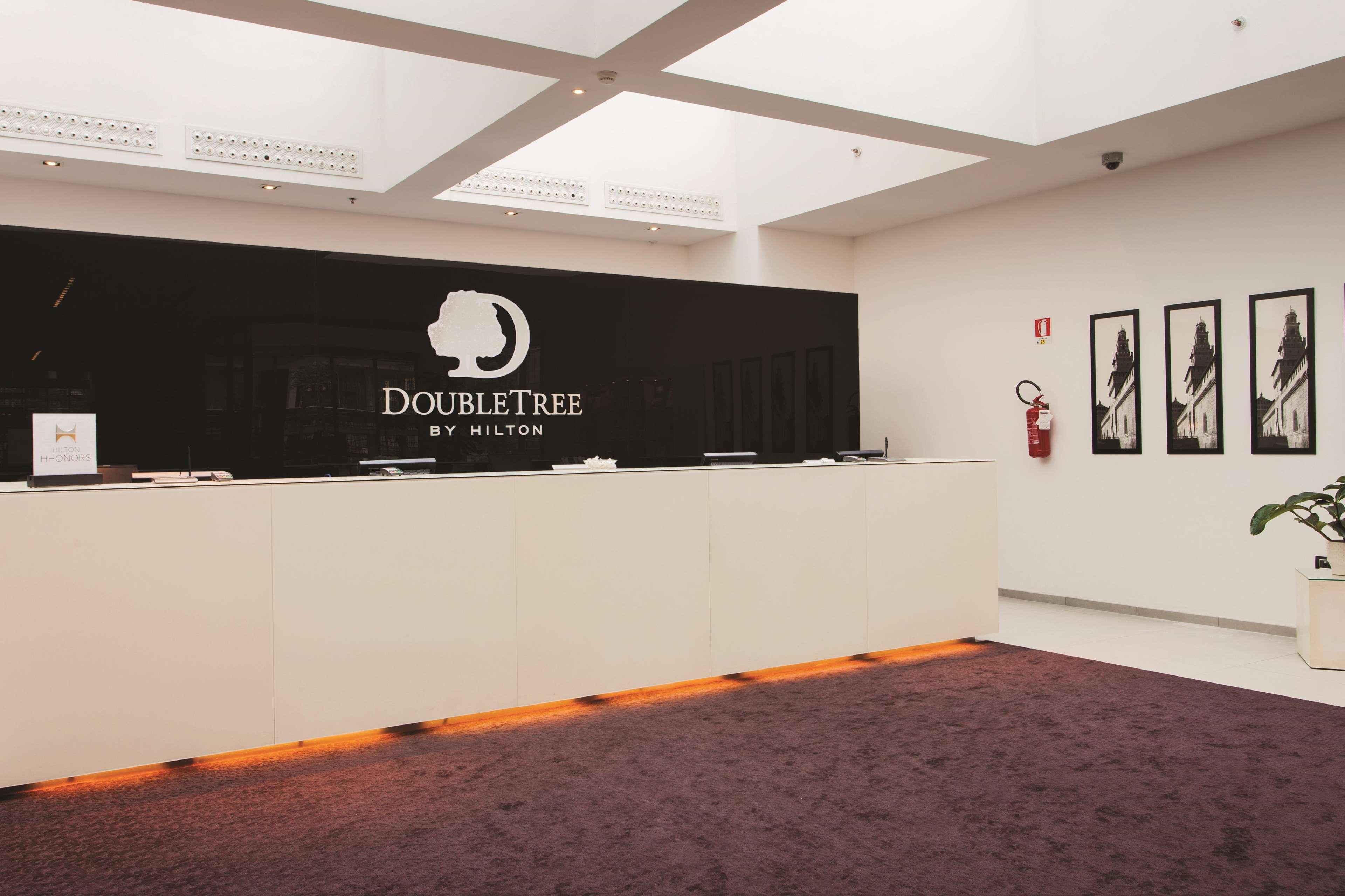 Doubletree By Hilton Milan Hotel Exterior photo