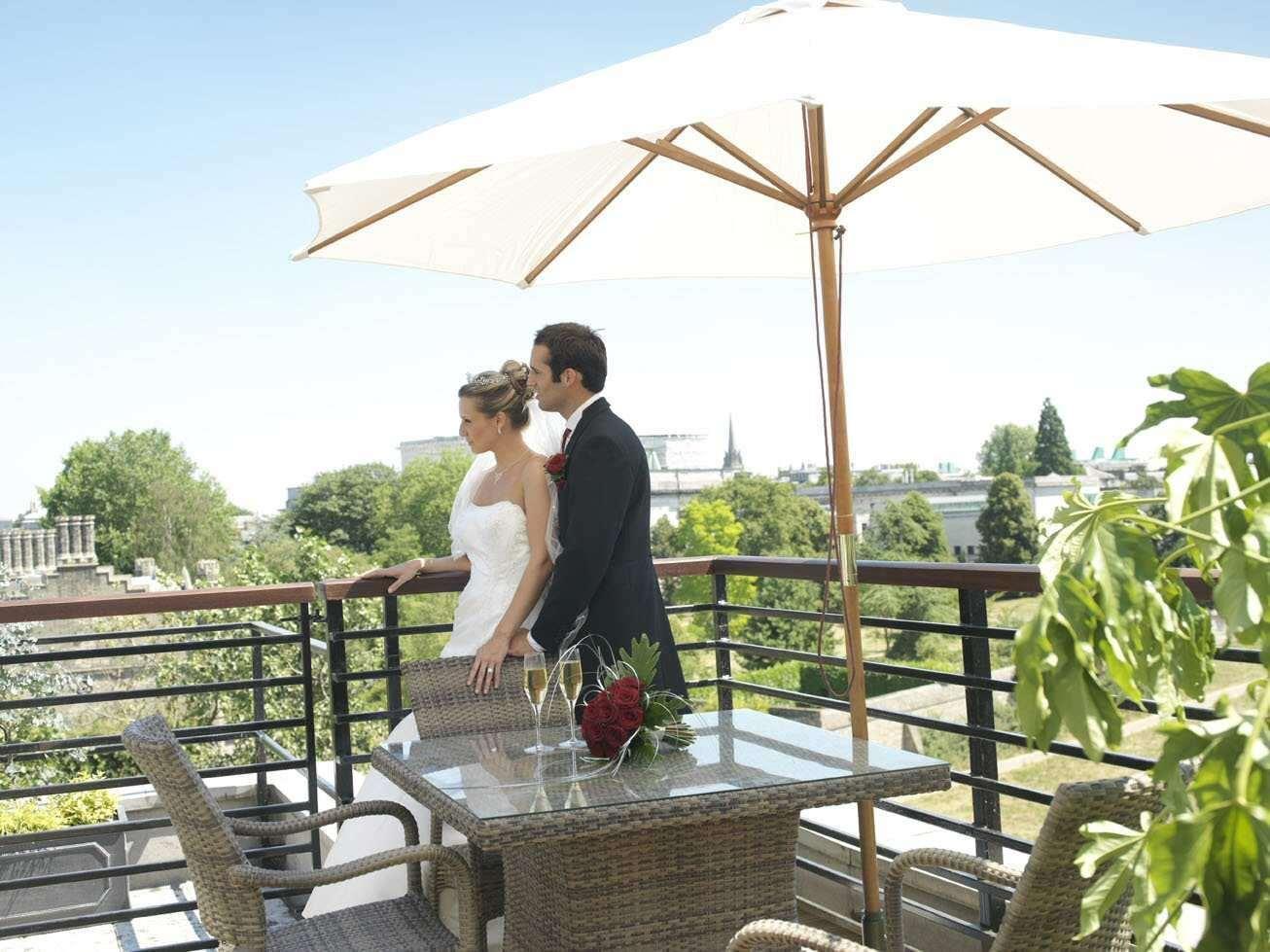 Doubletree By Hilton Milan Hotel Exterior photo