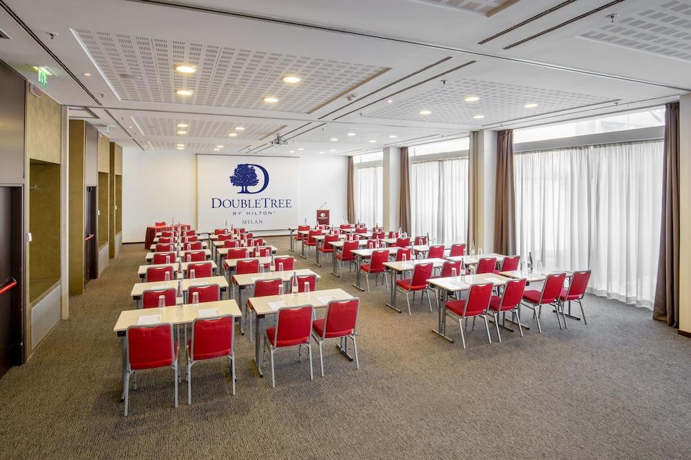 Doubletree By Hilton Milan Hotel Exterior photo