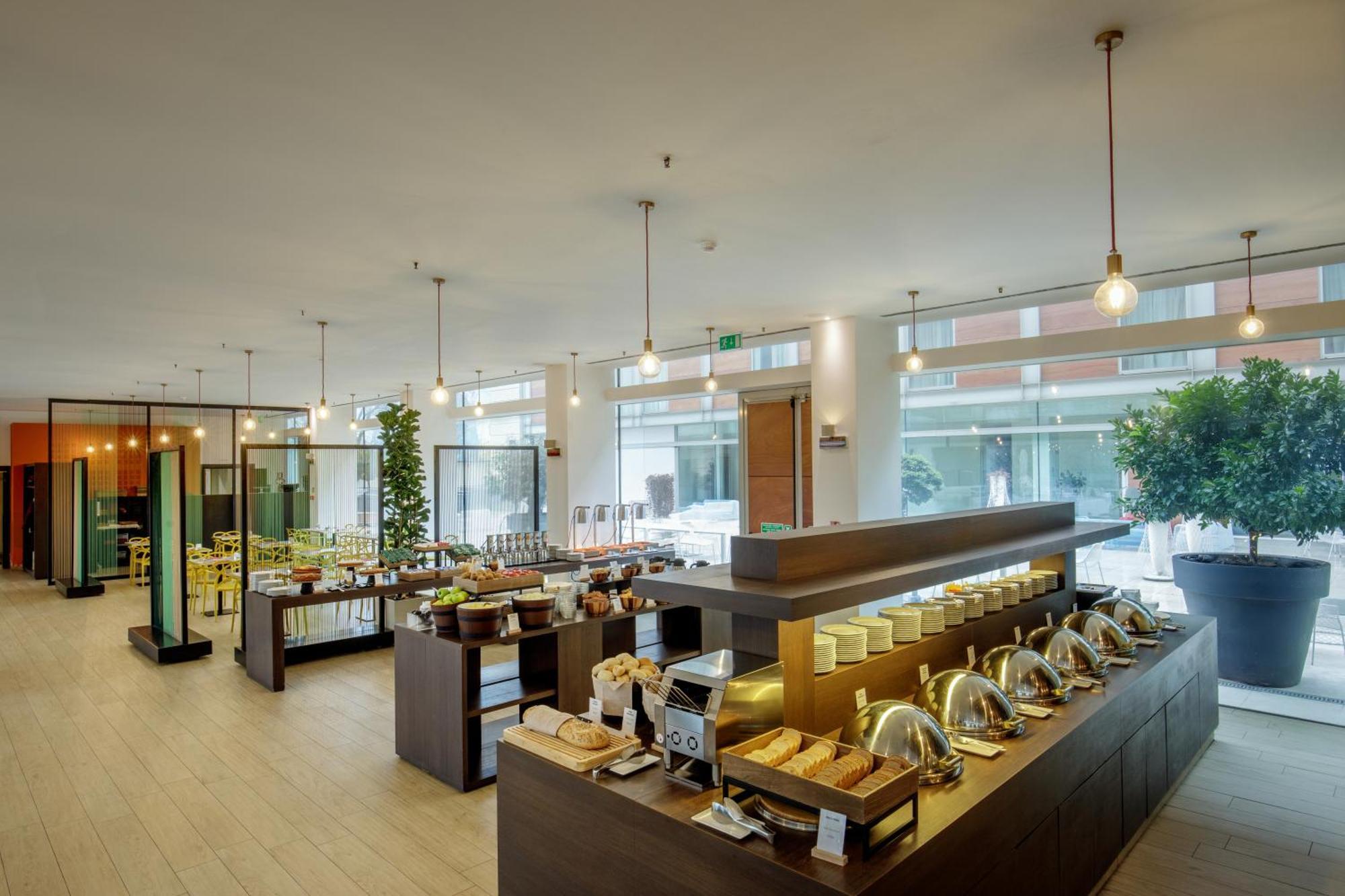 Doubletree By Hilton Milan Hotel Exterior photo