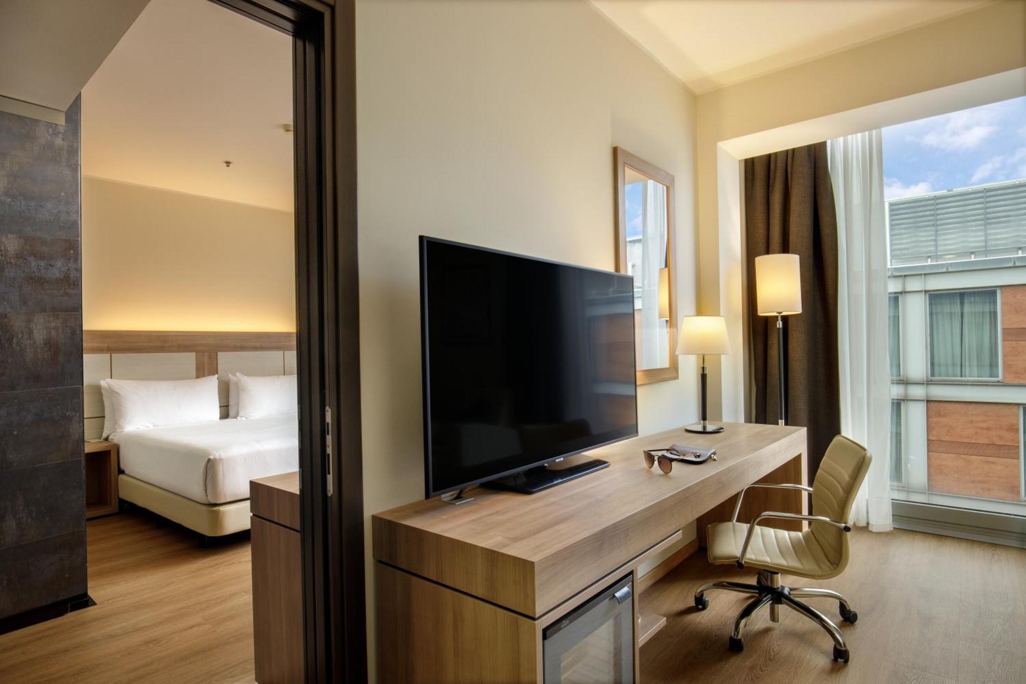 Doubletree By Hilton Milan Hotel Exterior photo