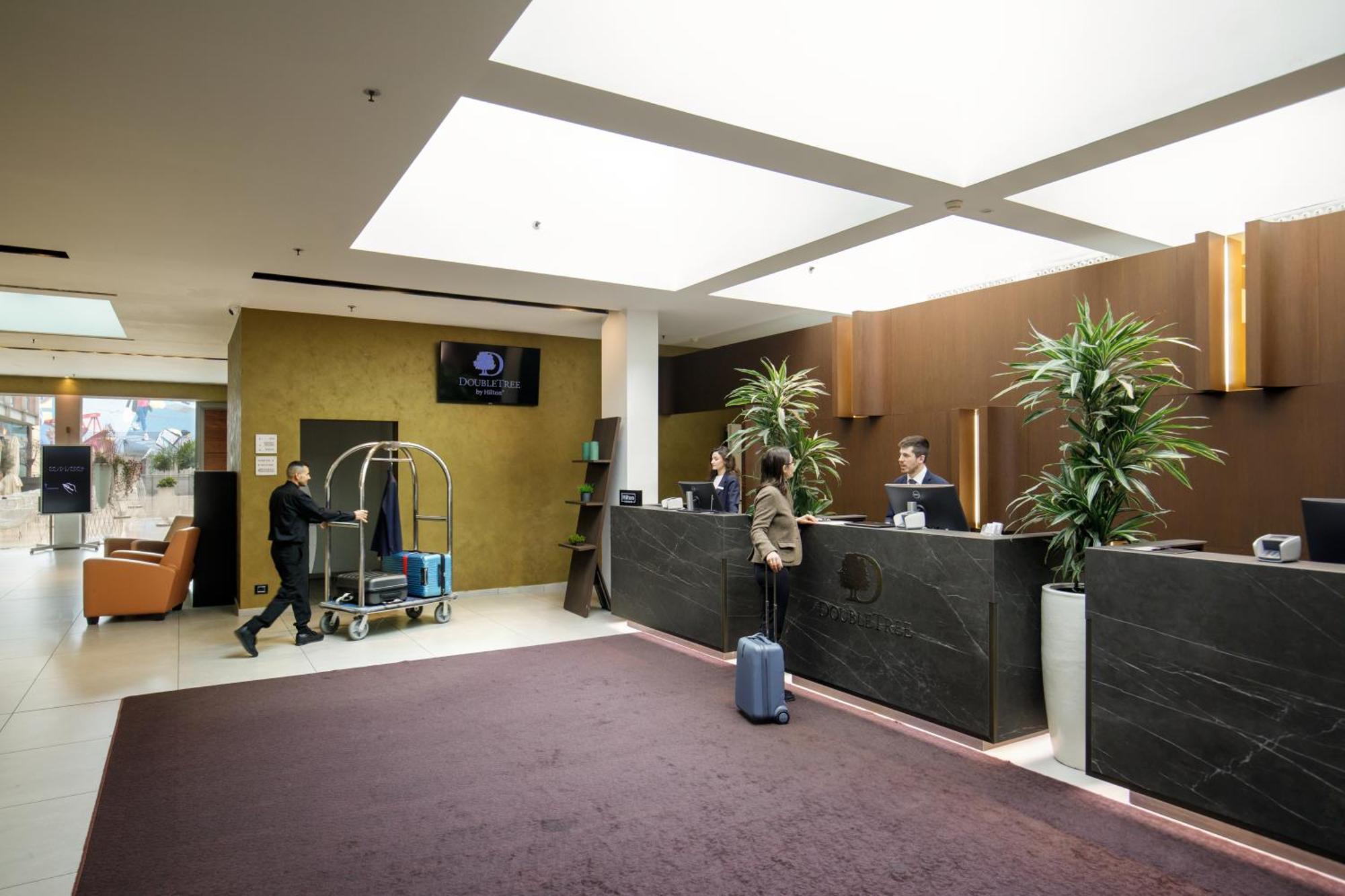 Doubletree By Hilton Milan Hotel Exterior photo