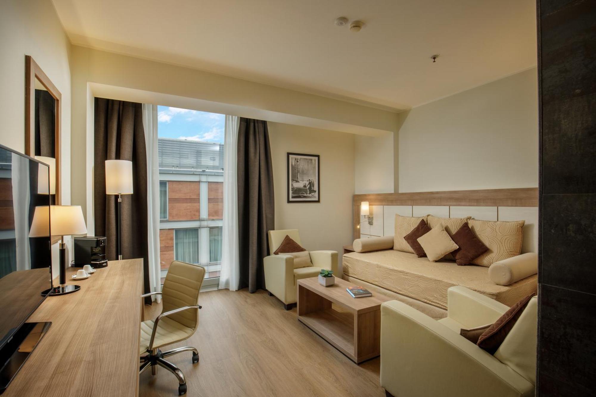 Doubletree By Hilton Milan Hotel Exterior photo
