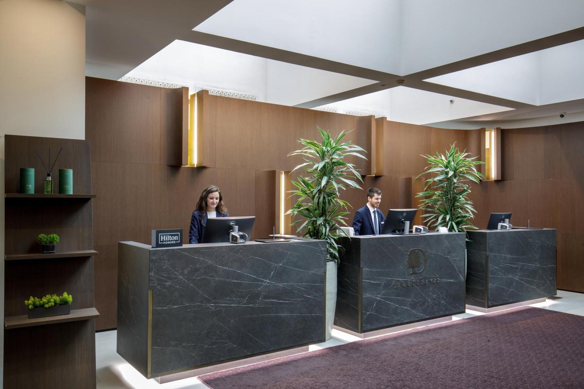 Doubletree By Hilton Milan Hotel Exterior photo