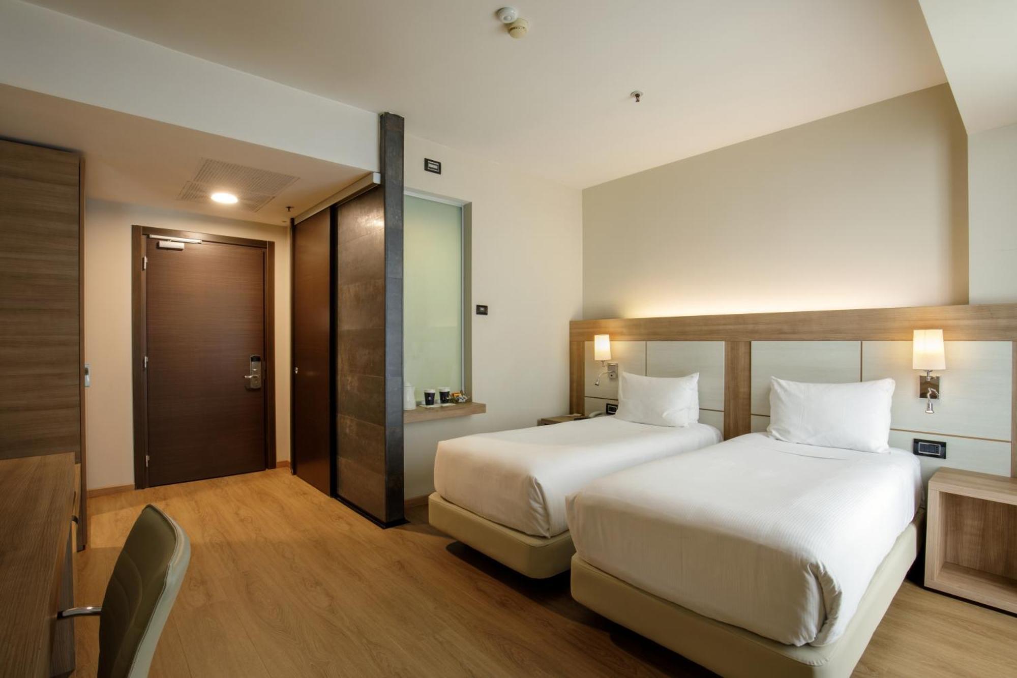 Doubletree By Hilton Milan Hotel Exterior photo