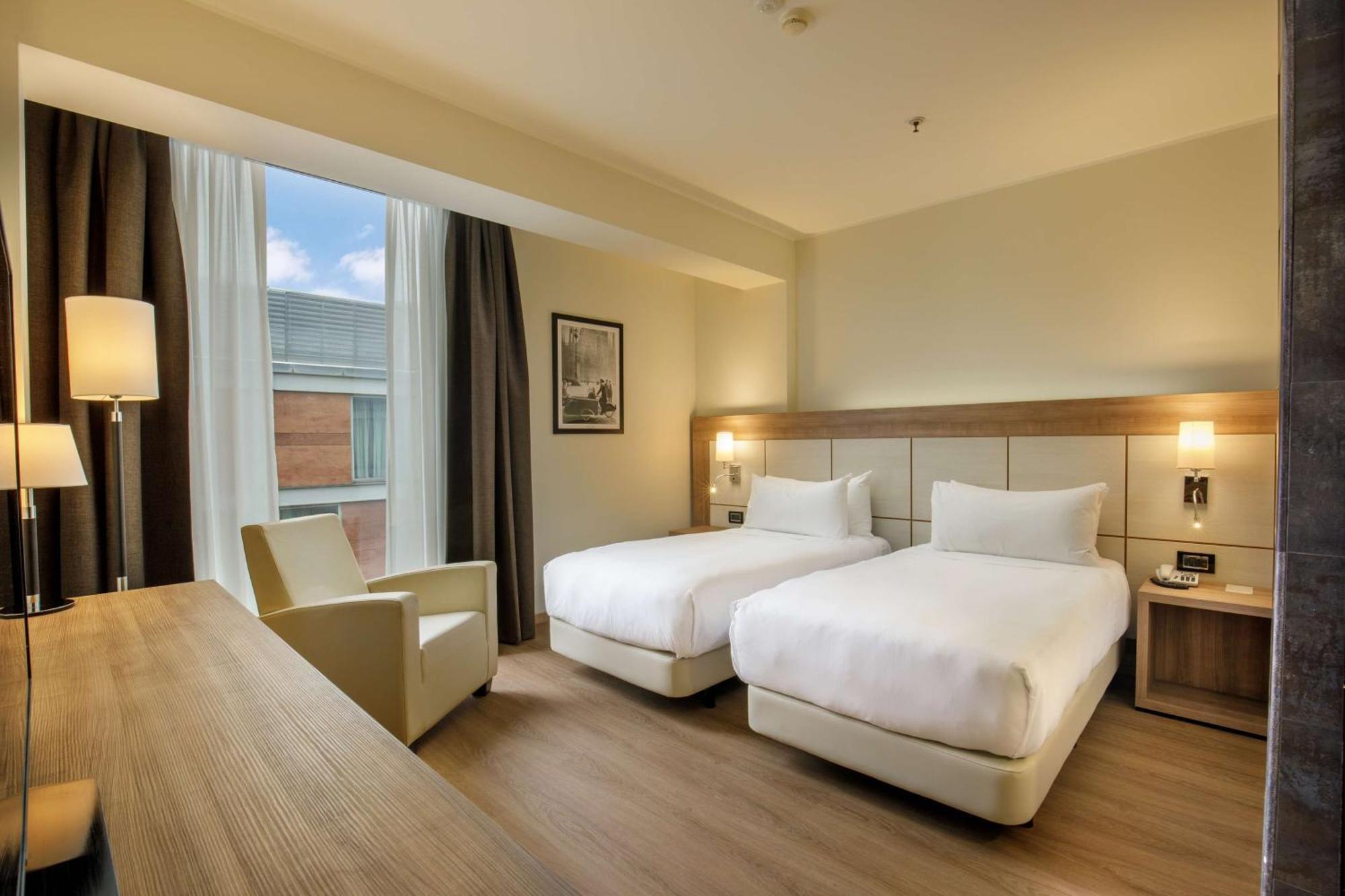 Doubletree By Hilton Milan Hotel Exterior photo