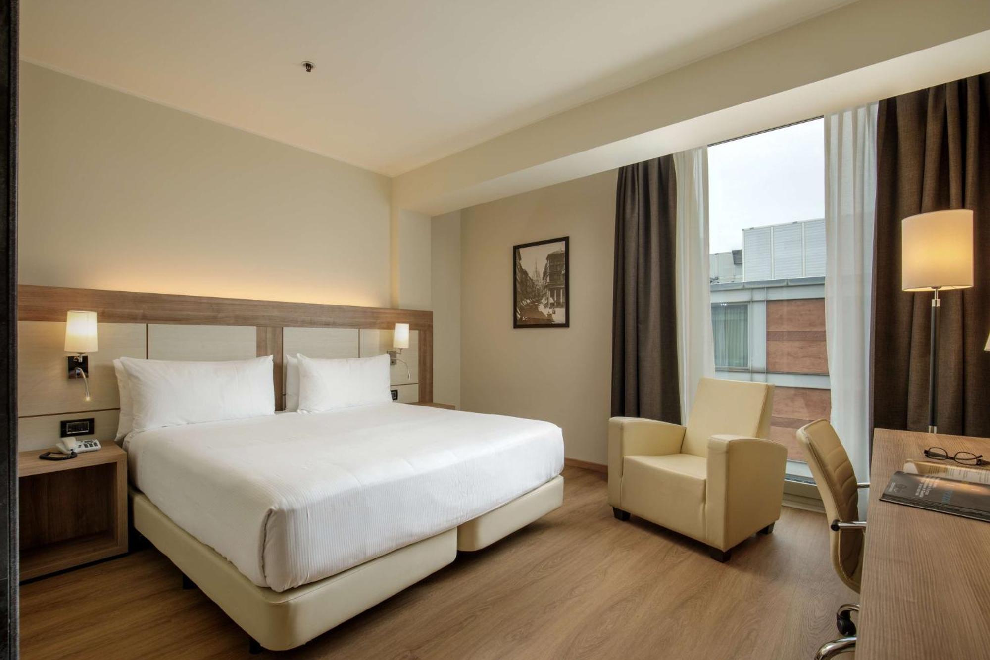 Doubletree By Hilton Milan Hotel Exterior photo