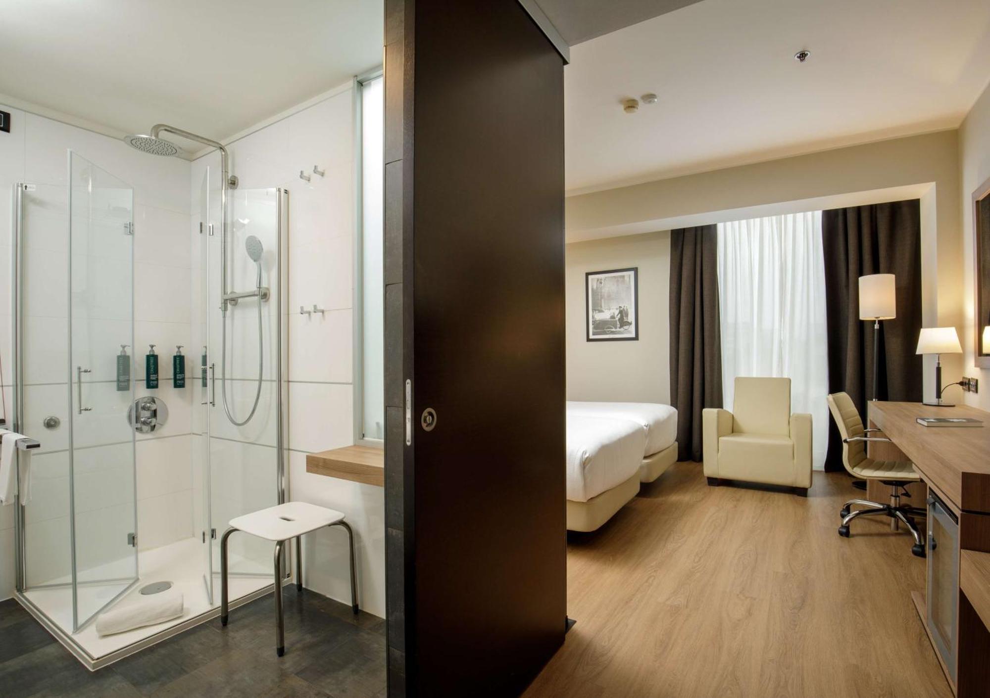 Doubletree By Hilton Milan Hotel Exterior photo
