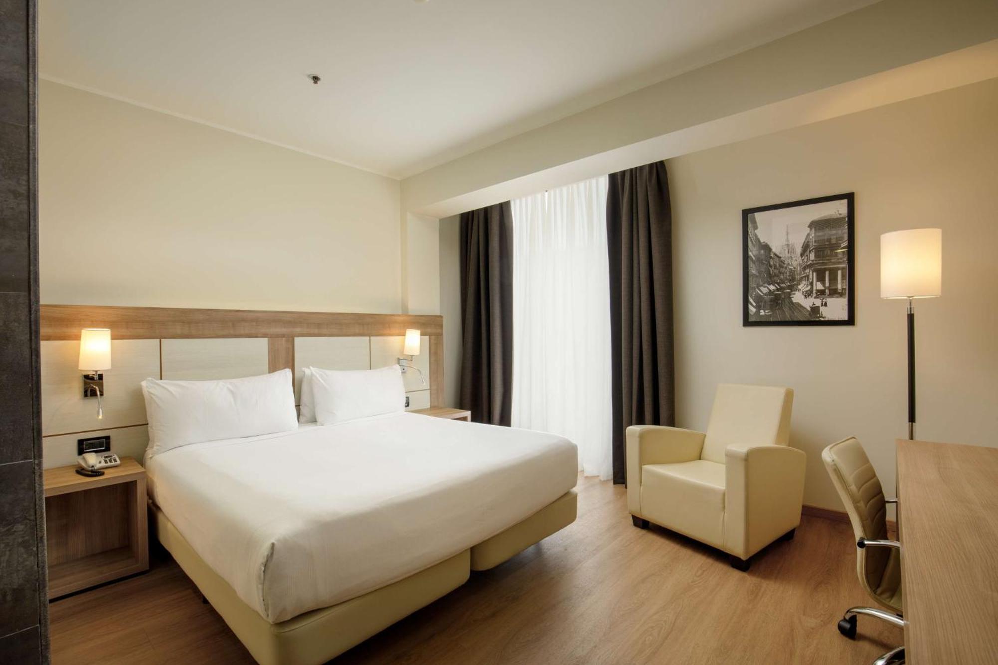 Doubletree By Hilton Milan Hotel Exterior photo